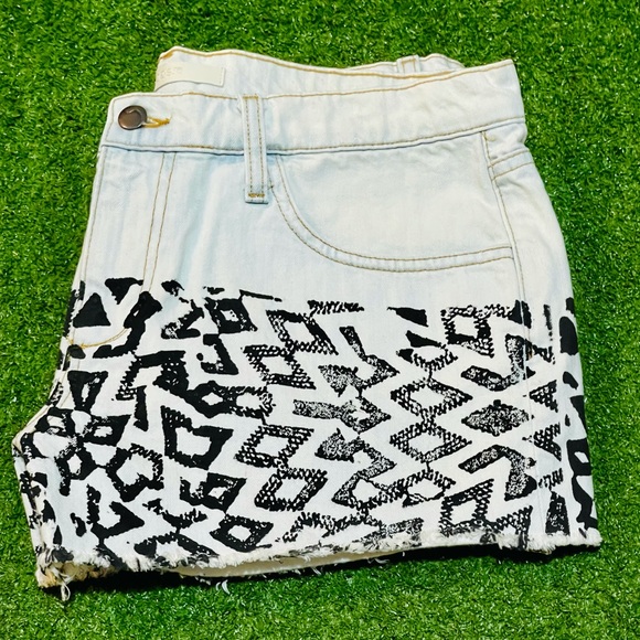 JOE'S JEANS Bleach Out' Denim CUTTOFF JEAN Shorts - Picture 3 of 6